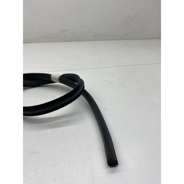 thumbnail interactive-video image 1 of Door Seal Rear Left Or Right For Dacia Duster – Rubber Weatherstrip 808321867R 1 of 5