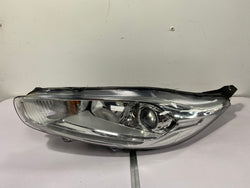 Ford Fiesta ST Headlight passenger left MK7 2015 Damaged