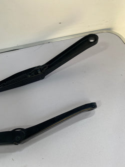Ford Focus ST wiper arms front 5DR 2006