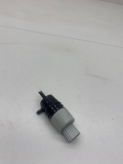 BMW M140i screen wash pump B58 2019 1 Series 7298309