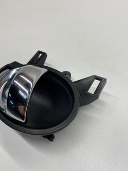 Nissan Juke interior door handle right side 1.6 petrol Nismo 2014