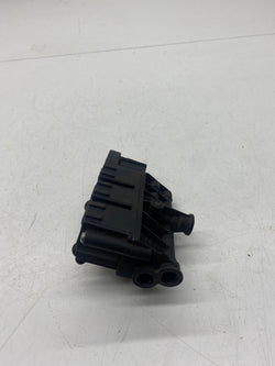 Range rover air suspension valve 2006 Land Rover