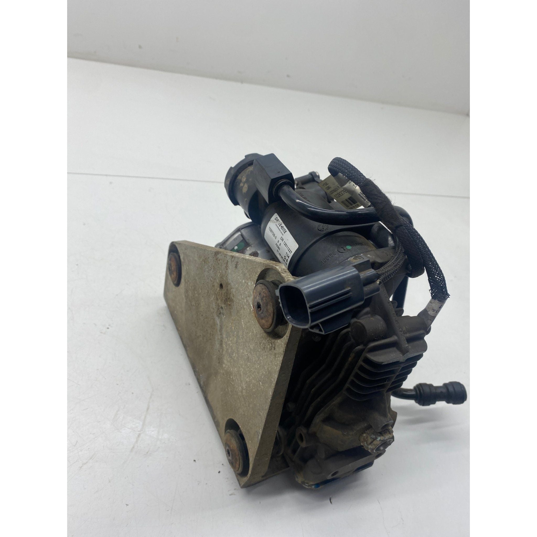 Range rover air suspension compressor 2006 Land Rover | Torque Motors
