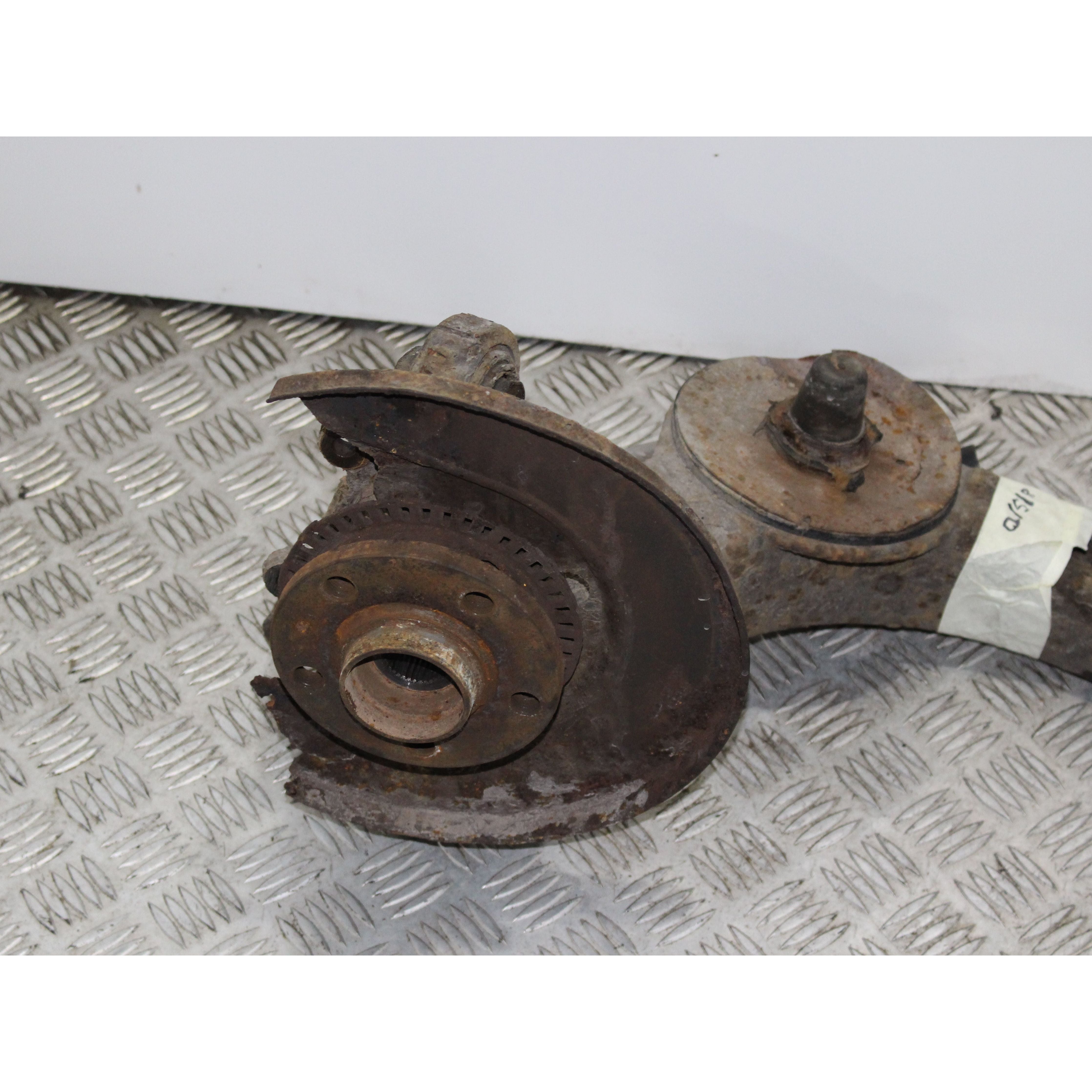 Volkswagen Golf R32 Hub & arm drivers right rear knuckle bearing 3.2 V ...